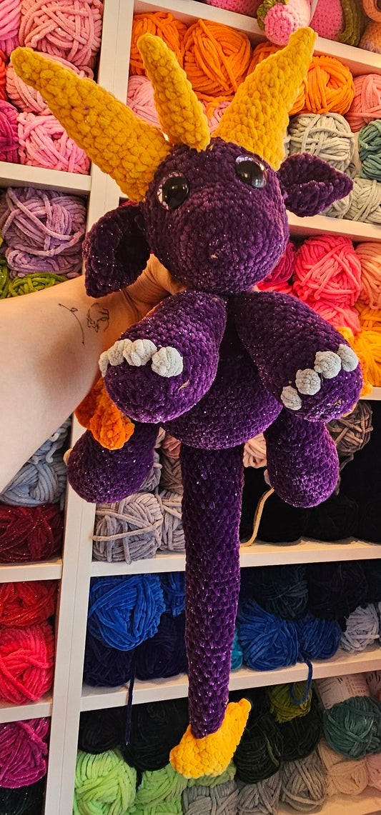 Dragon Snuggler sitzend